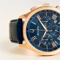 Thumbnail for Montre Bulova Wilton 21 rubis pour homme, réserve de marche de 60 heures, aiguilles lumineuses, chiffres romains, verre saphir bombé, 43 mm, bleu/or rose